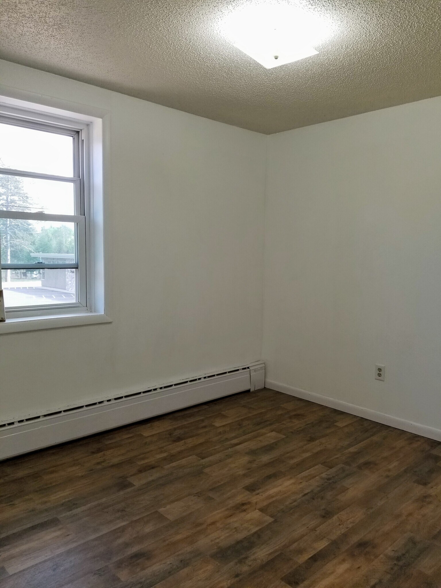 Building Photo - 131 Elm St