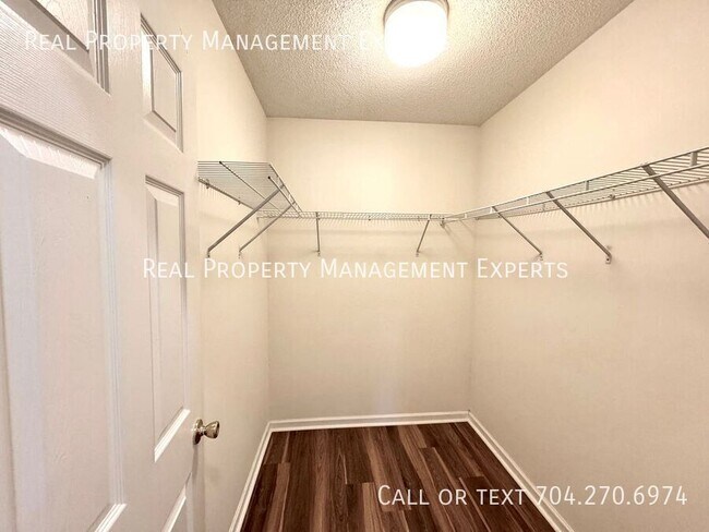 Building Photo - 507 Brookwood St