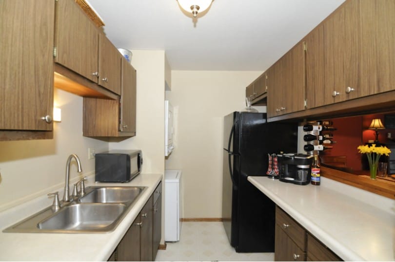 Building Photo - 1551 S Carriage Ln
