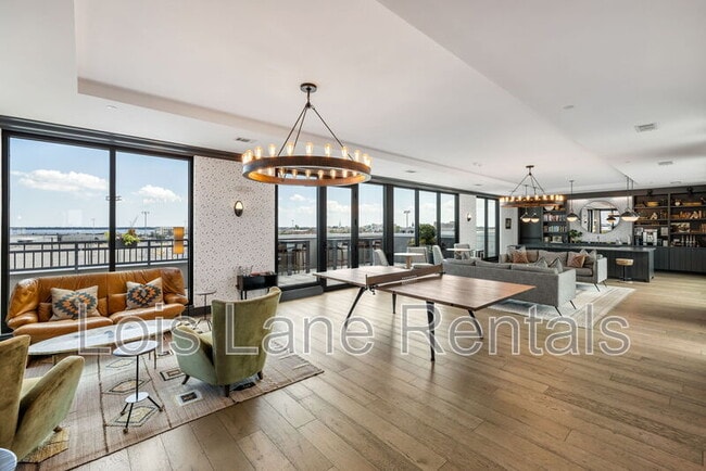 Building Photo - 5 Gadsdenboro St