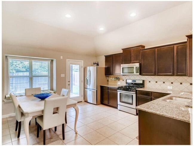 Building Photo - 720 Ann Taylor Dr