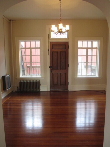 Building Photo - 507 Penn St