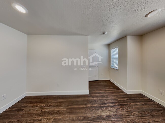 Building Photo - 2320 E Wild Horse Way