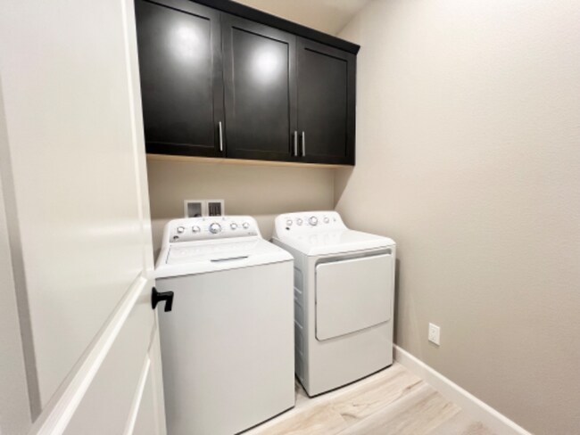 Building Photo - 1096 Delpy View Point