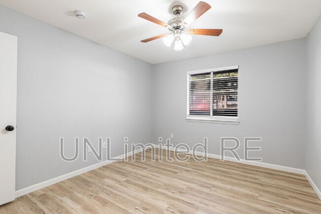 Building Photo - 1385 W University Ave