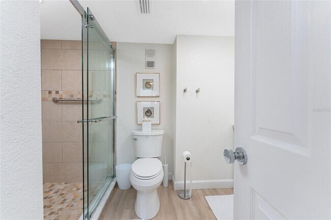 Building Photo - 1500 Park Beach Cir