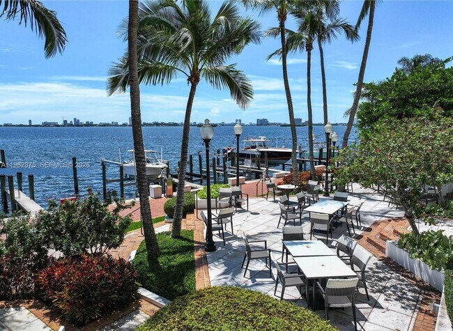 Building Photo - 1000 Quayside Terrace