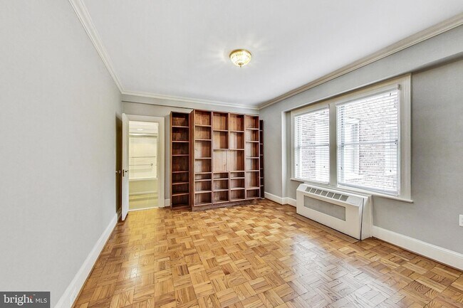 Building Photo - 3900 Cathedral Ave NW