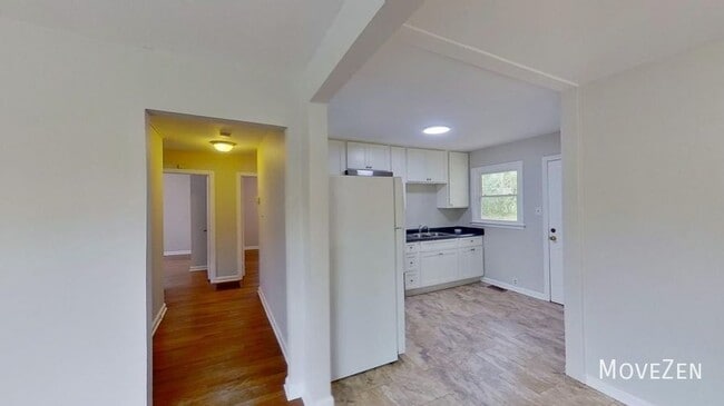 Building Photo - 1109 N King Charles Rd