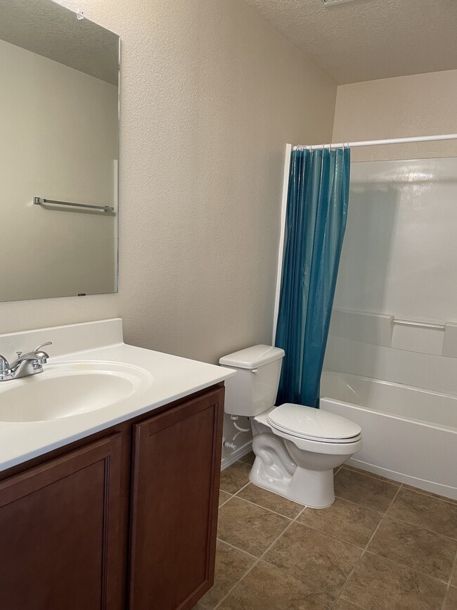 Building Photo - 2230 Vista de Colinas Dr SE