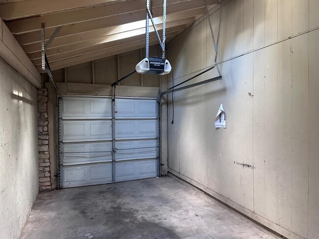 Building Photo - 410 Linden St