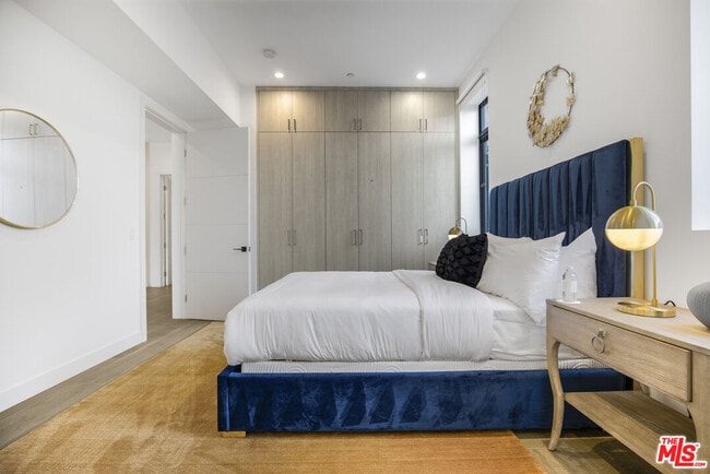 Building Photo - 10563 Ashton Ave