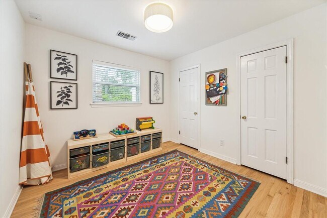 Building Photo - 13035 Pebblebrook Dr