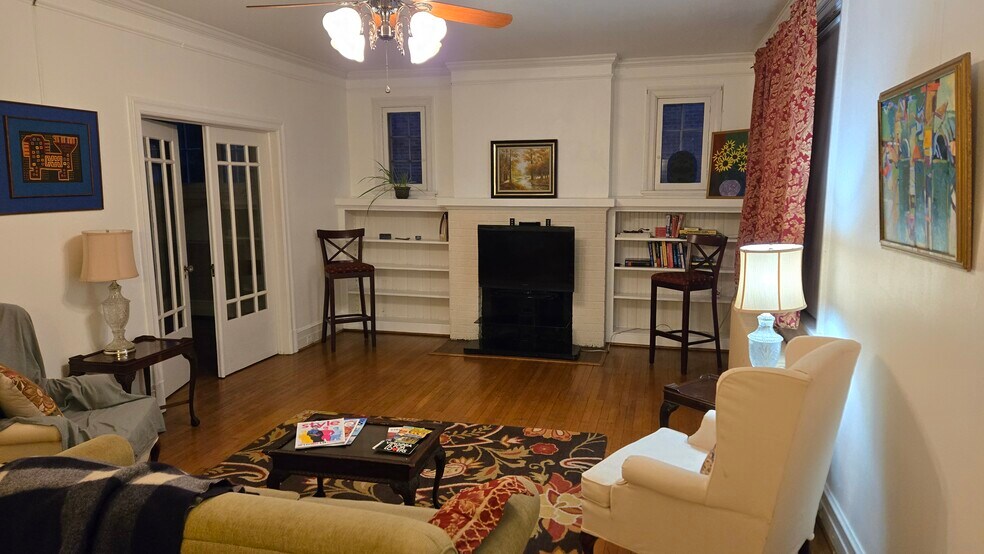 Living Rm - 4224 Chamberlayne Ave