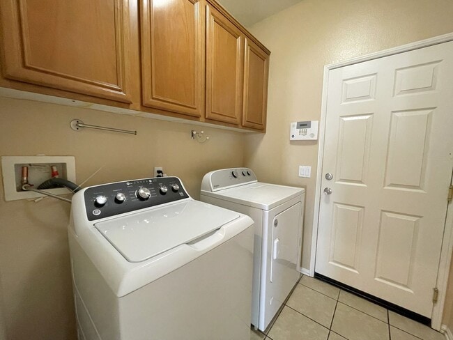 Building Photo - Nice Single-Story 4-Bedroom Home Available in Beaumont!