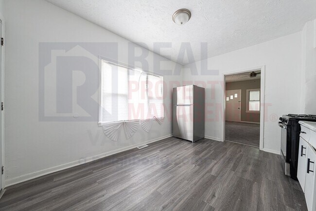 Building Photo - 1079 E 68th St