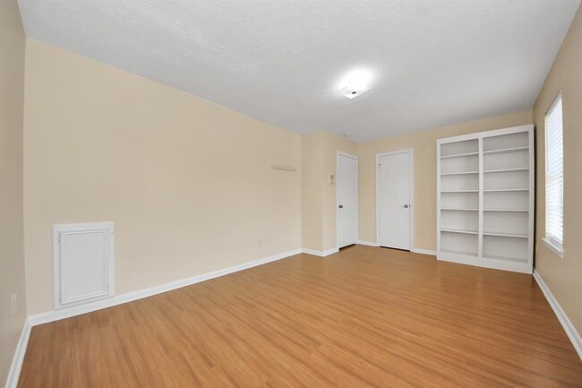 Building Photo - 11411 Briar Forest Dr