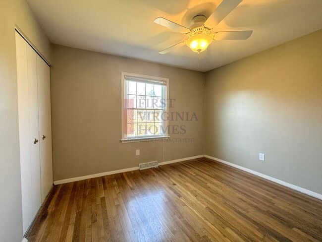 Building Photo - Hessian Hills first-floor Condo 2bed/1bath rental