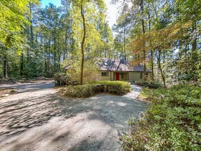 Building Photo - Spacious Contemporary Home in a Private Wo...
