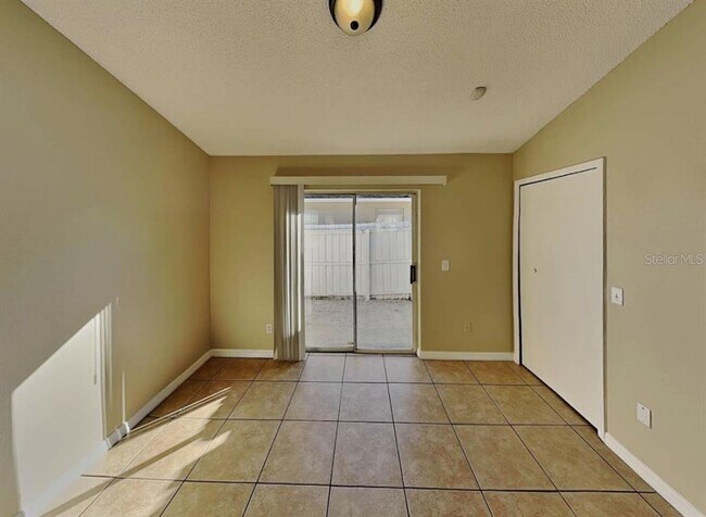 Building Photo - 605 Beverly Dr