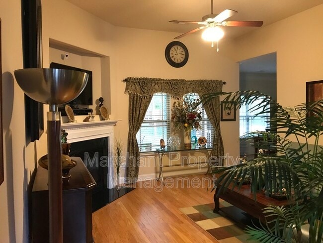 Building Photo - 500 Airdale Ln