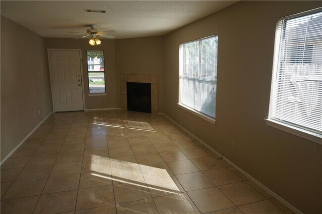 Building Photo - 609 Luther Dr