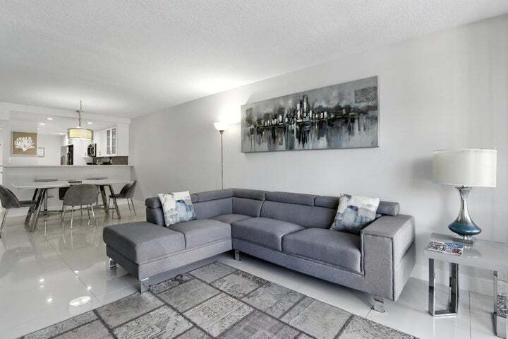 Building Photo - 6 Royal Palm Way