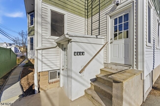 Building Photo - 16 Munn St