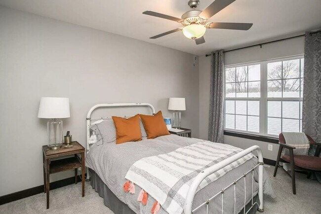 Building Photo - 1023 6th St SE