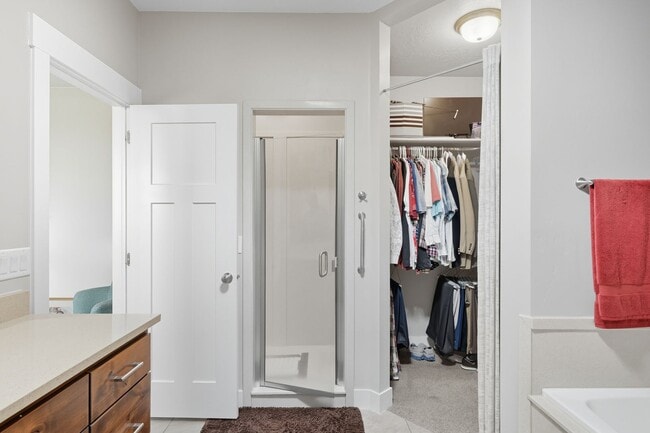 Building Photo - 6 bed; 3 bath single family home in Enoch