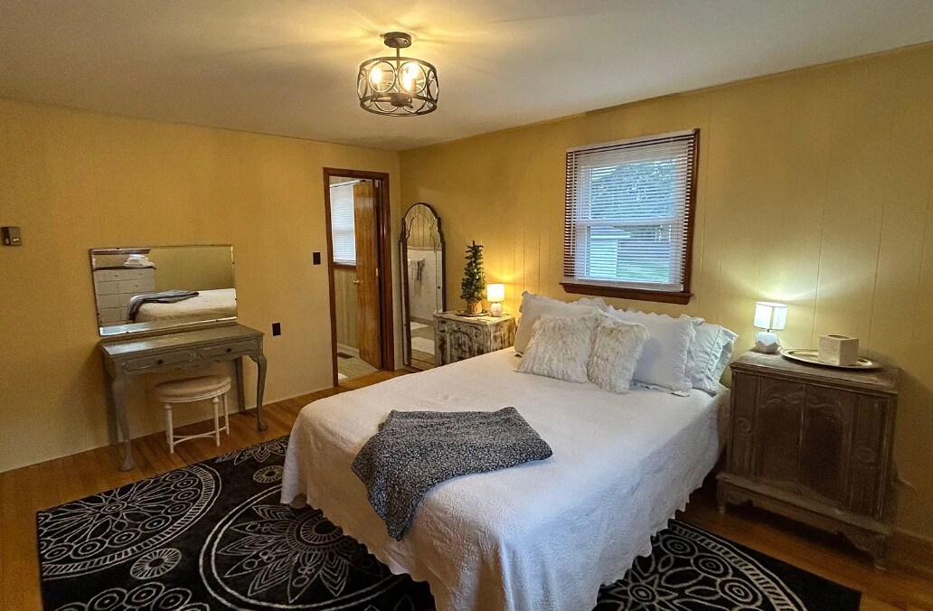 Building Photo - 11 Milton Ln