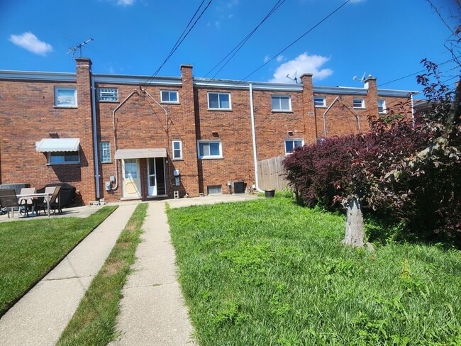 Building Photo - 431 Oak St