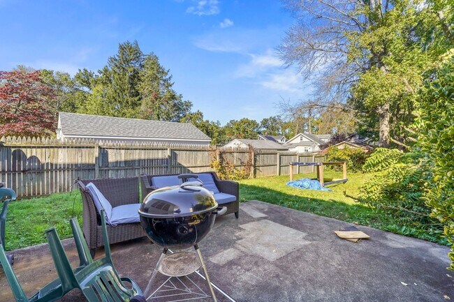 Building Photo - Ewing, NJ – 6BR / 2BA. House near TCNJ. Spacious layout. - Gambourg Properties