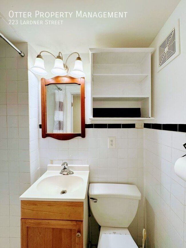 Building Photo - 223 Lardner St