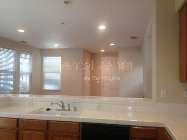 Building Photo - 103 Pelican St