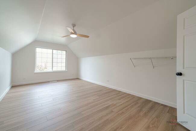 Building Photo - 178 W Hampton Dr