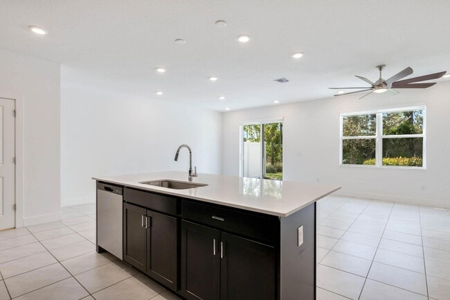 Building Photo - 210 Preserve Trl S