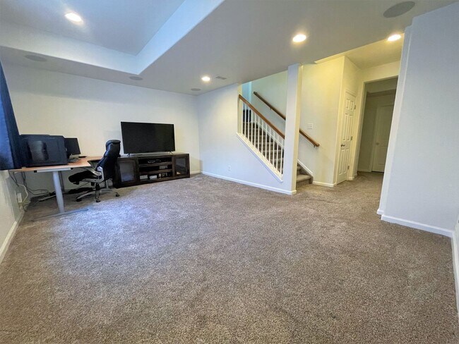 Building Photo - Spacious Charmer in sought after Meridian Ranch community- 2 houses from park