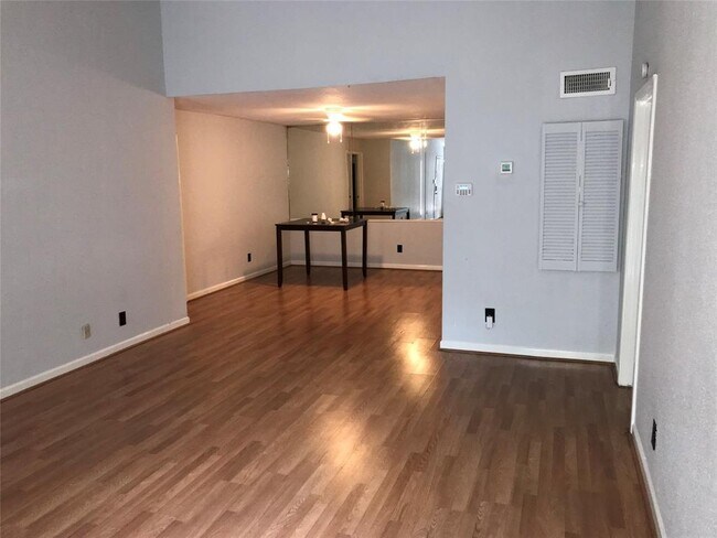 Building Photo - 7400 Bellerive Dr