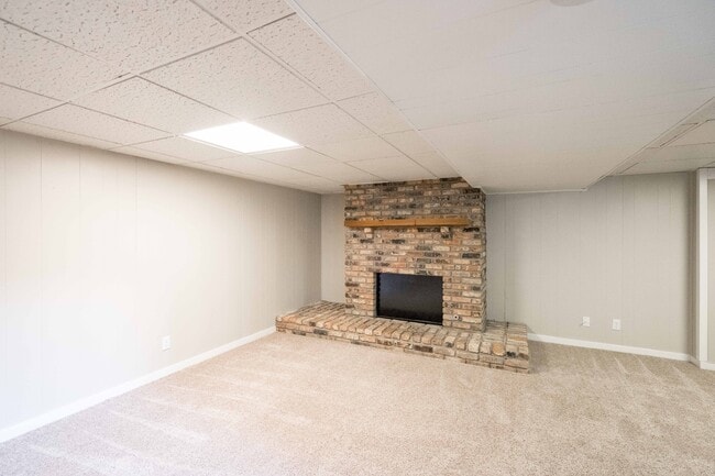 Building Photo - 106 NE Grant St