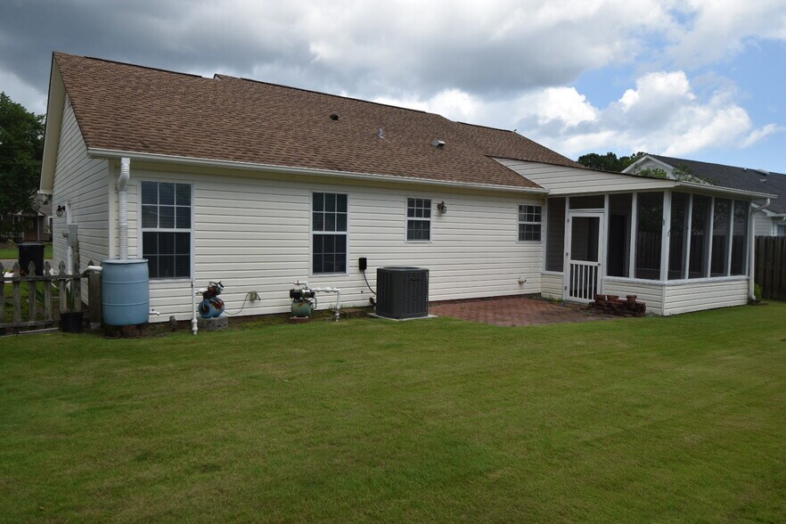 Building Photo - 4824 Weybridge Ln