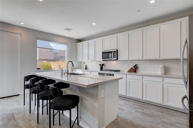 Building Photo - 871 Benning St