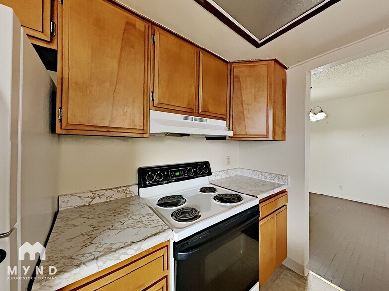 Building Photo - 750 Rhode Island Dr