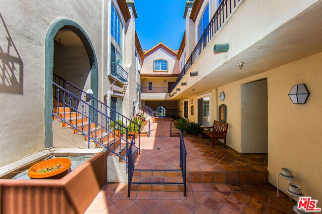 Building Photo - 7120 La Tijera Blvd