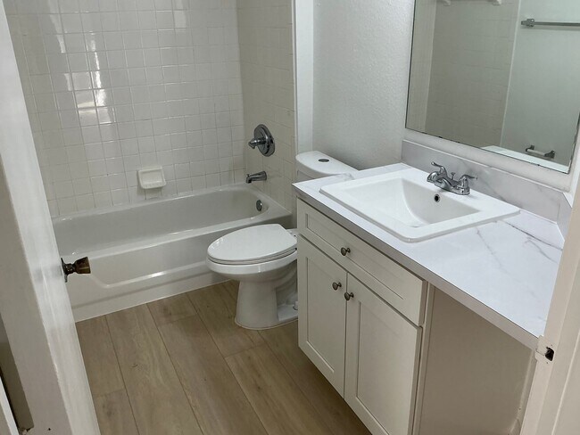 Building Photo - Ground-Floor 2 Bed, 2 Bath Condo in Bermuda Dunes Newly Remodeled