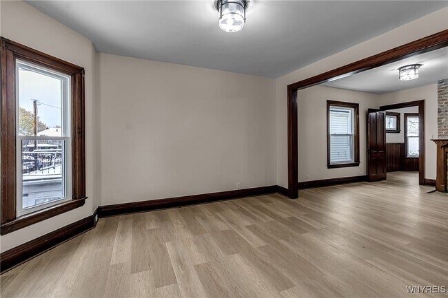 Building Photo - 404 Parkdale Ave