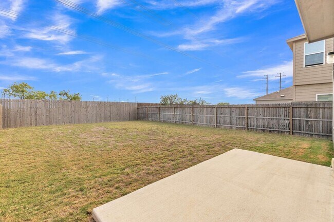 Building Photo - 610 Pleasanton Way