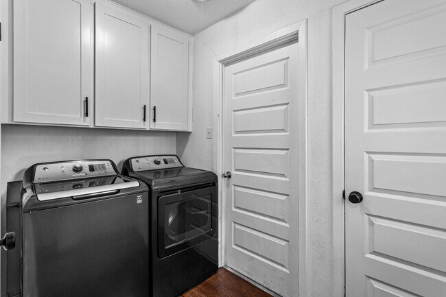 Building Photo - 6333 Halifax Rd