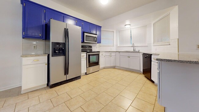 Building Photo - 1604 SE Jarman Ave