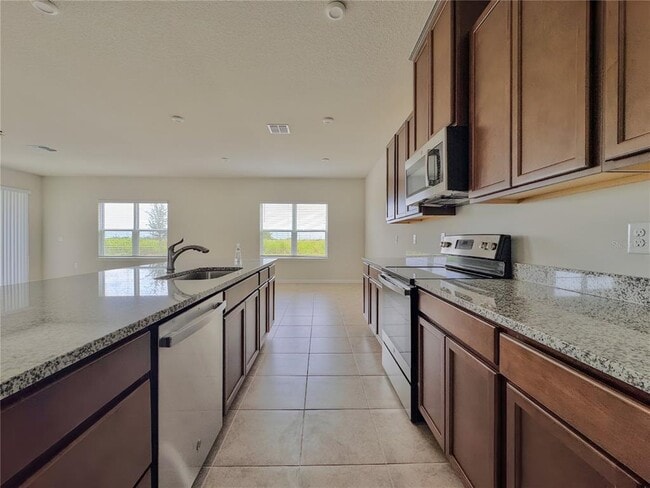 Building Photo - 2048 Airedale Wy